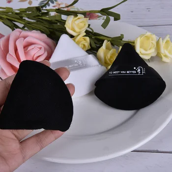 2ks/set (Čierne A Biele ) Trojuholník Velvet Prášok Kozmetické Pusinky Mini make-up Lístkového Hubky tvoria Nástroje
