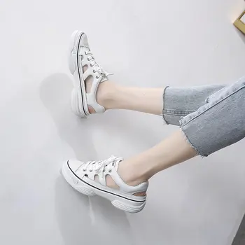 Módne muffin duté sandále žena 2020 lete nové divoké hrubé dno zvýšené bežné topánky malé biele topánky Z964