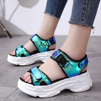 2019 lete nové dámske sandále ploché dno pracky farebné super fire móda študentov kórejský bežné topánky platformu