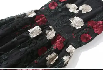 Vysoká Kvalita 2018 Nové Luxusné Výšivky Kvety Dráhy Šaty Žien Vintage Čierna Bez Rukávov Oka Party Šaty Plus Veľkosť