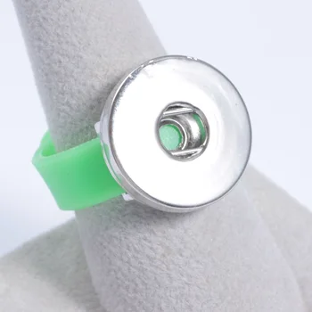 Nové Modely Svetlo Zelenej farby, fashion, DIY prelomiť Šperky 18 mm modul tlačidlo nastaviteľné Stretch Silikónový zaskočí krúžok JZ0001f