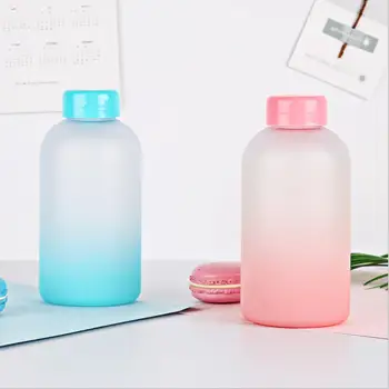 Creative móde gradient farebné plastové Nepresakuje voda, fľaša roztomilé samec a samica študent páry ruke poháre