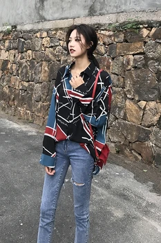 2018 jeseň nový kórejský farby zodpovedajúce dlhým rukávom vytlačené šifón tričko tričko dámske retro voľné tričko
