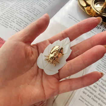 2018 Módne Šperky Nový Unikátny Dizajn Gold Kovovým Plášťom Cikada Brošňa Hidžáb Broches Vintage Zvierat, Včela Brošňa Pre Ženy Muži