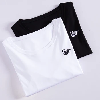 KEQI veľká veľkosť blusas feminina jar, jeseň, jar štýl 2019 voľné čierna biela roztomilé sladké Swan Sequin T-Shirts žena 8892-1