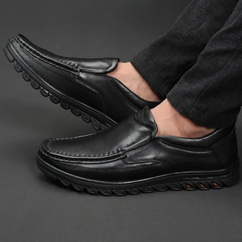 2021 Štýl pánske Topánky Bežné Originálne Kožené Mokasíny Muž Klasiky Black Derby Obuvi Muž Bytov Nepremokavé Jazdy Topánky Pre Mužov