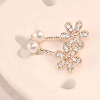 Nové šperky malé vône lady pearl crystal fashion päť-list kvet nosiť náušnice žena výbuchu modely