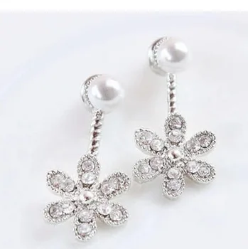 Nové šperky malé vône lady pearl crystal fashion päť-list kvet nosiť náušnice žena výbuchu modely