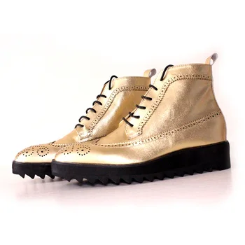Britský štýl ukázal prst čipky vysoký vrchol mužov topánky zlatá farba vyrezávané fretwork členok boot mužov topánky hrubé dno ležérne topánky