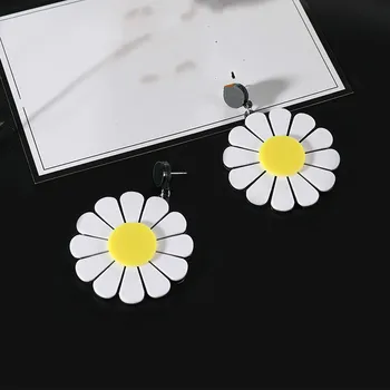 2018 nové temperamentu osobnosti jednoduché wild módne roztomilé kvety biele náušnice