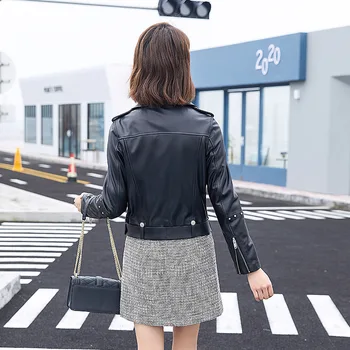 Nové 2020 malé ovce kožené sako ženy Haining kožená bunda krátka motocykel nosenie slim móda jeseň kabát