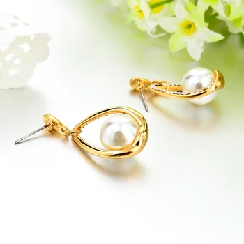 ATTRACTTO NOVÉ Žien Pearl Náušnice Luxusné Crystal Simulované Pearl Stud Náušnice Zlaté Kolo Earings Pre Ženy Šperky SER150027
