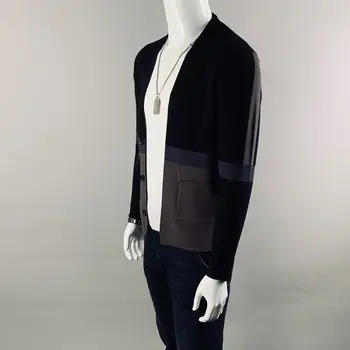 Pánske svetre mimo mužov na jar a na jeseň 2020 nové pánske oblečenie kórejský módne bežné farby zodpovedajúce pletený sveter