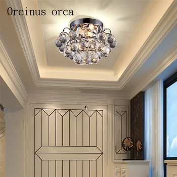 Moderný minimalistický luxusné chodba, vstupná hala, crystal stropné lampy, spálňa, balkón, chodba, schody, tvorivé svetlo