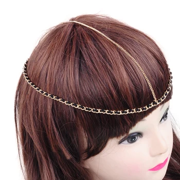 Jednoduché módne šperky zlaté reťaze čelo vlasy