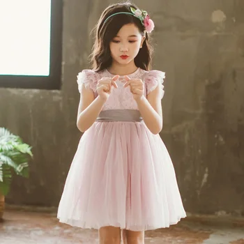 Dievča roztomilý letné ružovej čipky otvorte zadný šaty