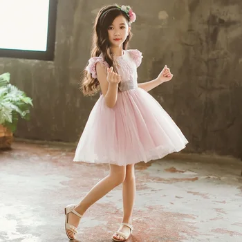 Dievča roztomilý letné ružovej čipky otvorte zadný šaty
