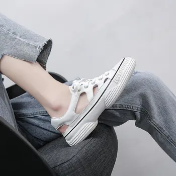 Módne muffin duté sandále žena 2020 lete nové divoké hrubé dno zvýšené bežné topánky malé biele topánky Z964