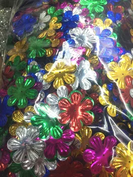 50g/veľa Kvet Flitrami 30 mm PVC Sequin Veľké Kvetinové 3 cm Flitrami Dekorácie, Šitie DIY Mix Farieb Konfetami