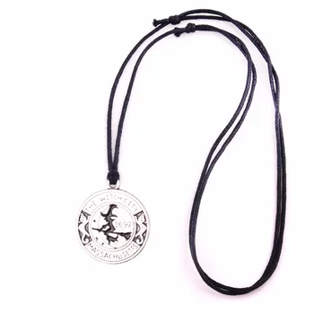 ČARODEJNICE prívesok magický amulet Salem čarodejnice 1692 mesiac mačky, metly vosk lano náhrdelník