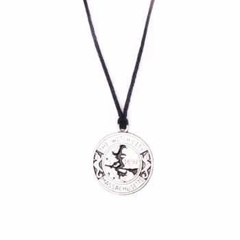 ČARODEJNICE prívesok magický amulet Salem čarodejnice 1692 mesiac mačky, metly vosk lano náhrdelník
