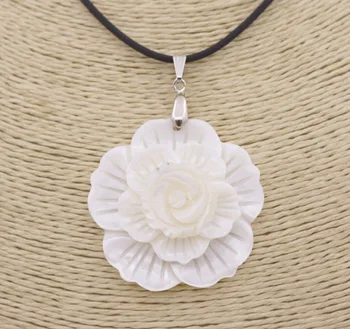 45mm, Biela perleť Prírodné Shell Kvet Prívesok 18