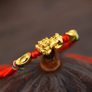 Amulet Ručne tkané Červené Lano Náramok so Zlatým Pi Xiu Prívesok Charms LXH Kpop