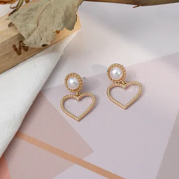 Vintage Kovové Zlatá Farba Pearl Náušnice Pre Ženy Jednoduchý Veľké Duté Broskyňa Srdce Zliatiny Drop Náušnice Strany Šperky Brincos 2020