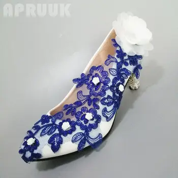 Stredný náklon modrá čipky čerpadlá topánky žena ručné sladké dizajn biely kvet royal čipky nášivka svadobné party tanec čerpadlá