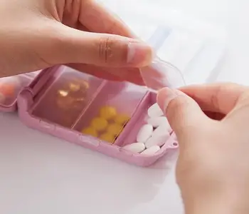 1PC Prenosný Mini Tabletky Prípade Medicíny Boxov 3 Mriežky Cestovať Domov Liekov, Tablet Prázdneho Kontajnera Domov Držiteľ Prípadoch OK 0879
