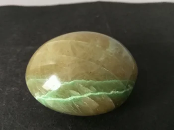 115gNatural zelená Moonstone Starať Stone polished quartz crystal palm kamenných minerálnych vzor Reiki liečenie crystal home decorati