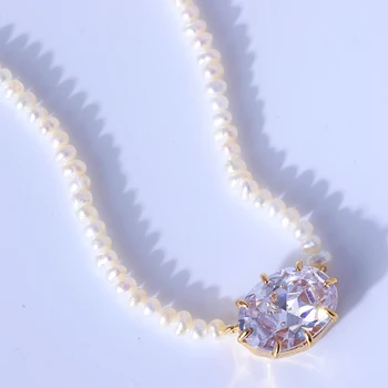 Sladké a elegantný prírodný malá perla s oválne Zirkón Náhrdelník