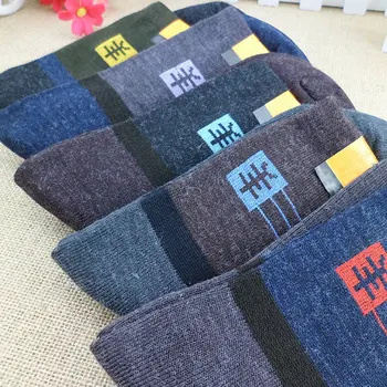 1 pár náhodných farieb (pánske, štýl, + hrubé vlnené nové zimné vlnené ponožky) a na jeseň ponožky imitácia K0S0