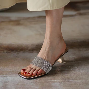 2020 lete nové ženské sandále tvarované s priehľadným kamienkami vysoké podpätky módne žena sandále a papuče Z867