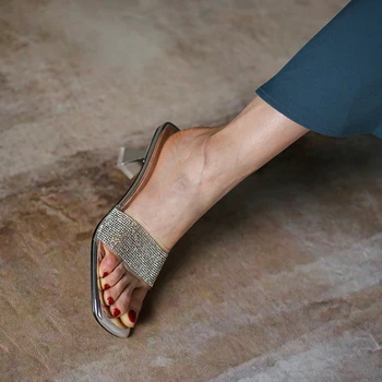 2020 lete nové ženské sandále tvarované s priehľadným kamienkami vysoké podpätky módne žena sandále a papuče Z867