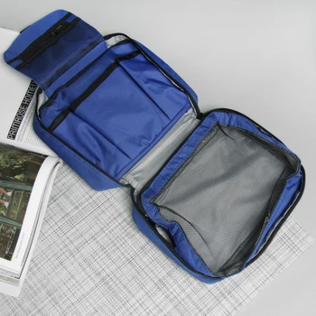 Cestovná kozmetická taška, oddiel na zips, háčik, farba modrá