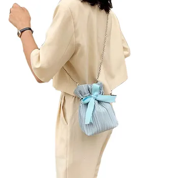Ženy PU Kožené Malé Tašky Cross-Body Pack Prenosný Kôš-Tvar Dekoratívne Kovové Popruhy Dievča Taška cez Rameno