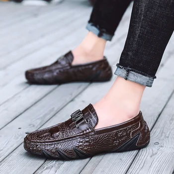 2019 nové módne pánske topánky bežné originálne kožené mokasíny muž klasickej hnedej a čiernej farbe obuvi muž priedušná jazdy topánky pre mužov